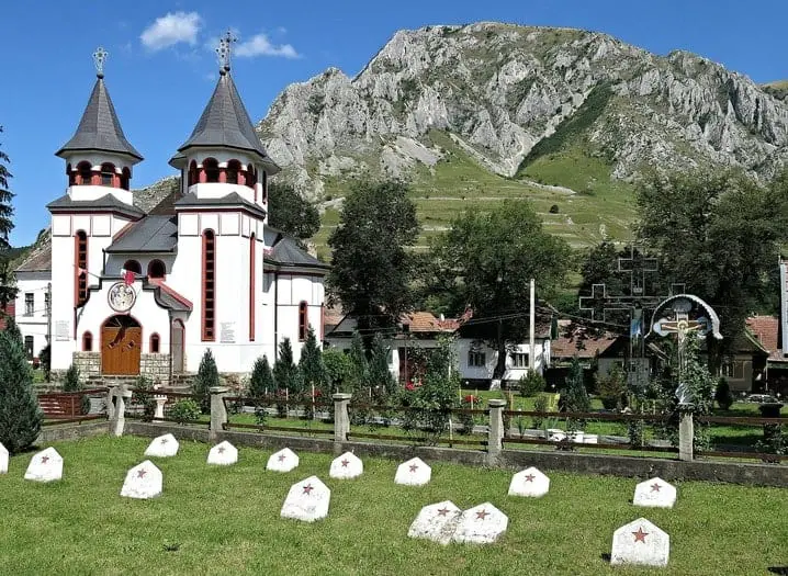 Church in Rimetea, Transylvania with mountain backdrop.