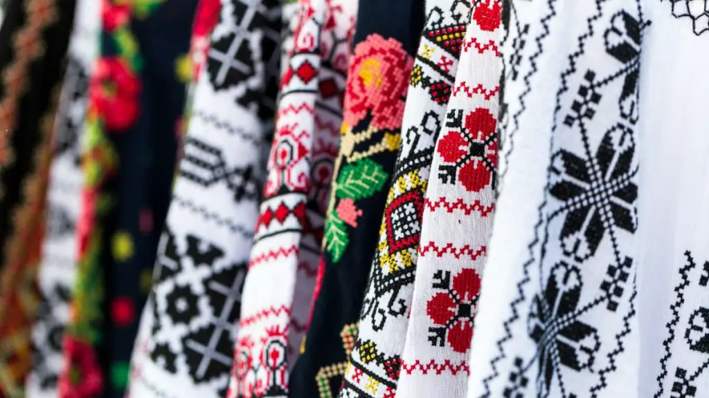 Traditional Romanian clothing textiles