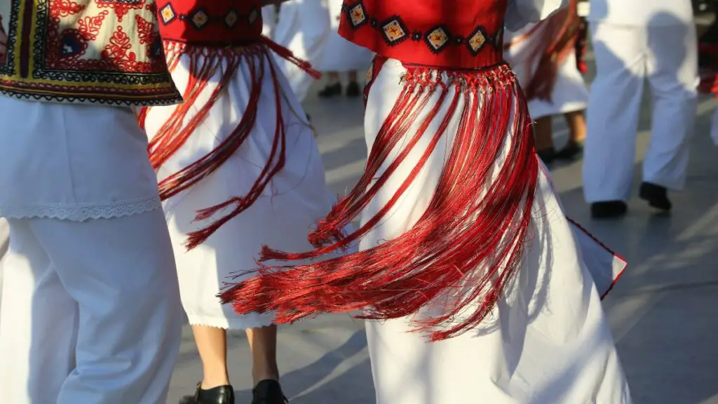 Traditional Romanian dancers in traditional clothing