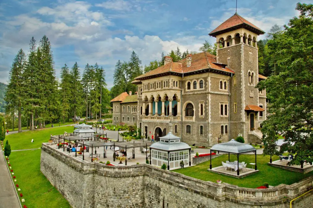 Cantacuzino Castle with visitors on the grounds.